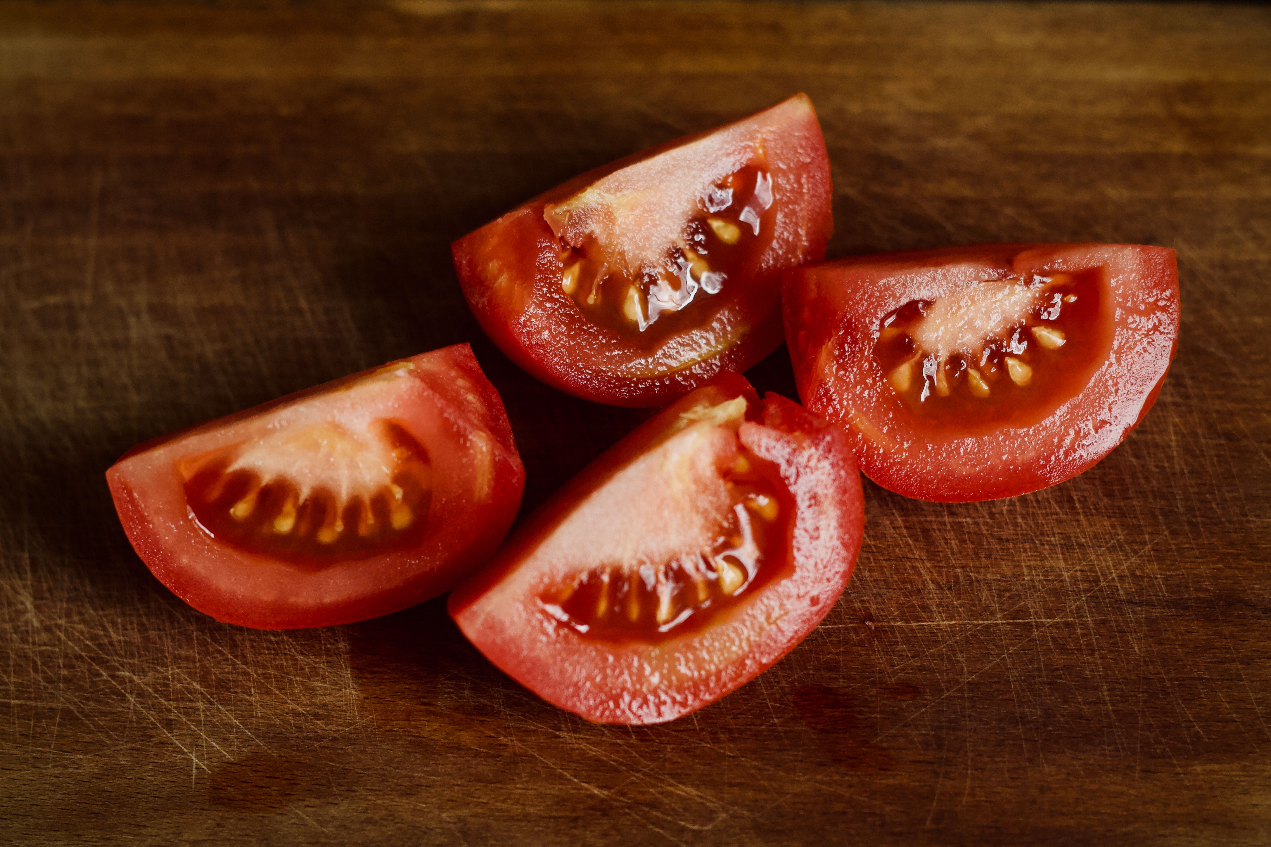 Close-Up of Sliced Fresh Tomato on Cutting Board · Free Stock Photo