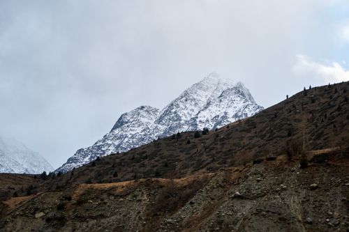 Free Captivating view of Himalayan mountains with snow-capped peaks, ideal for travel and nature enthusiasts. Stock Photo