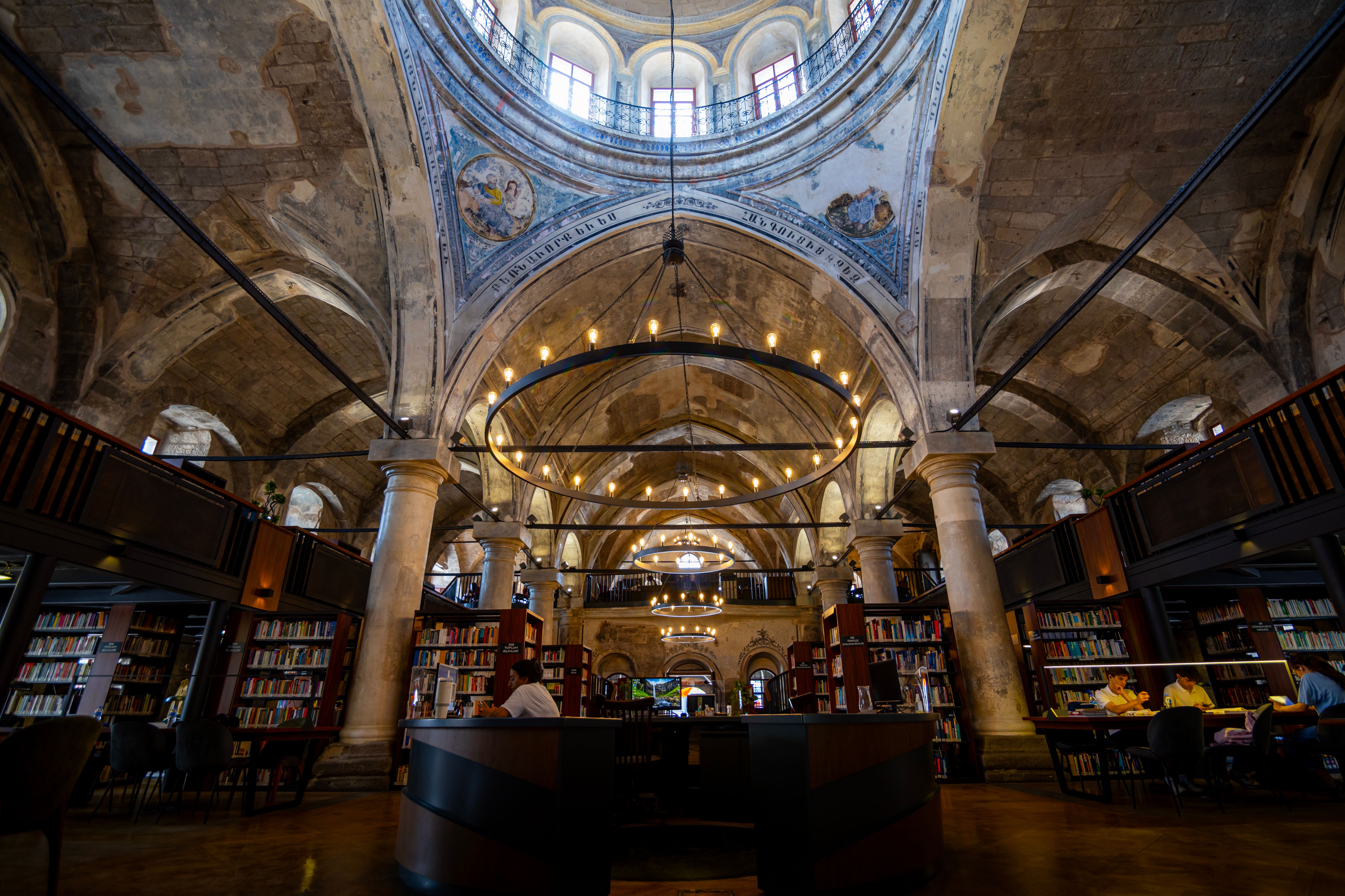 Historic Library Interior with Ornate Ceiling · Free Stock Photo