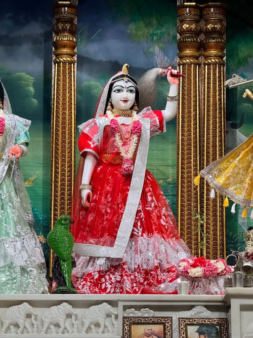 Free A vibrant statue of a goddess in red attire at a temple in Tirupati, showcasing Indian cultural heritage. Stock Photo