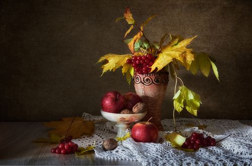 Free Artistic still life arrangement featuring apples, foliage, and walnuts with autumn vibe. Stock Photo