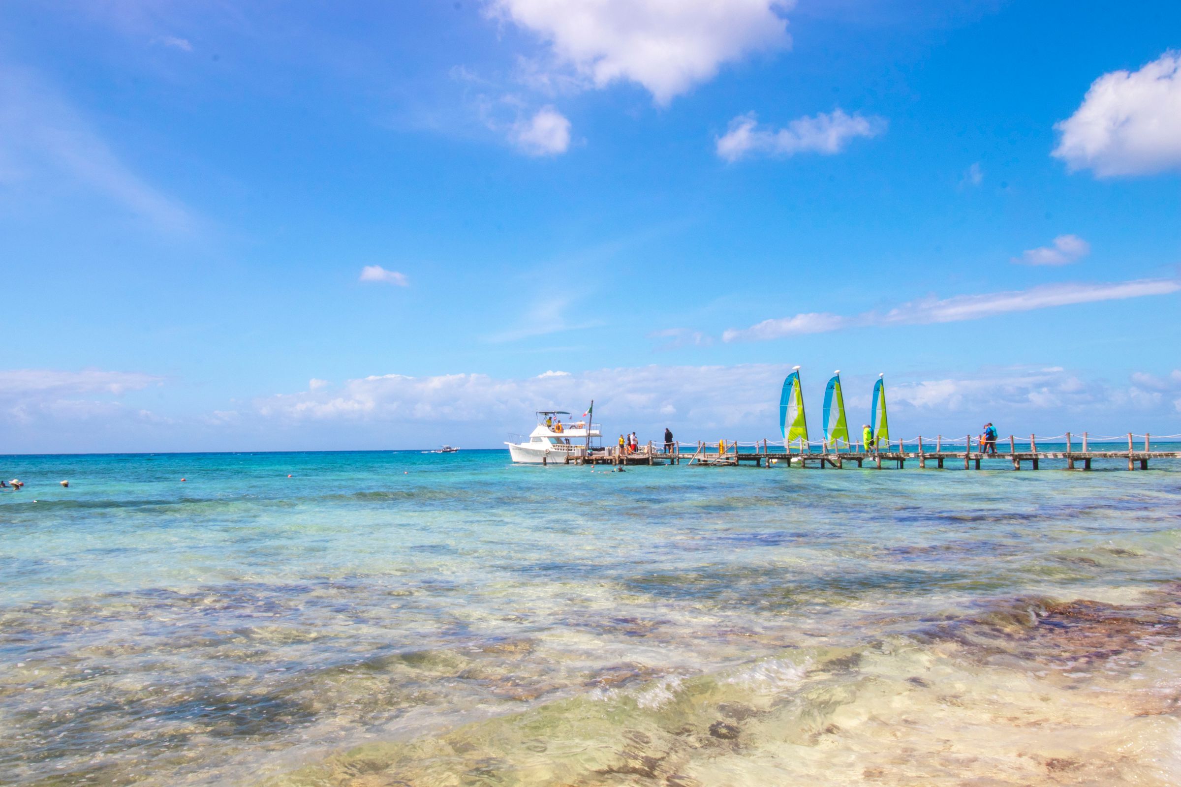 Jamaica zee met bootje