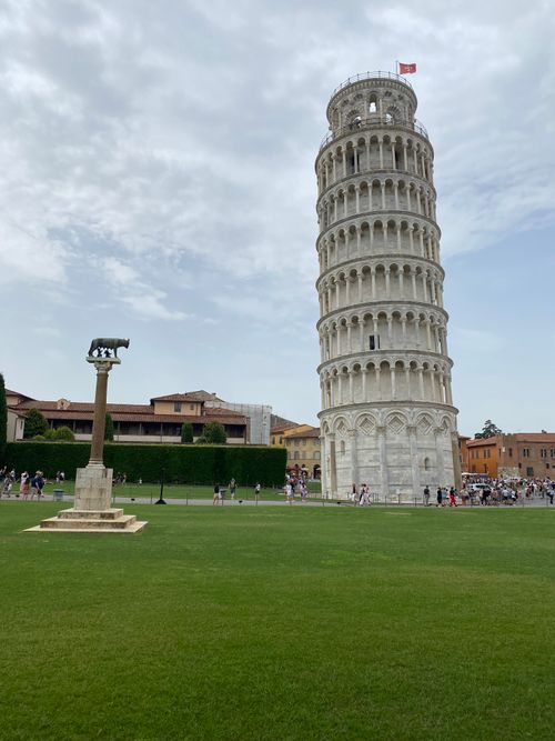 Free Explore the iconic Leaning Tower of Pisa against a cloudy sky, highlighting its unique architecture. Stock Photo