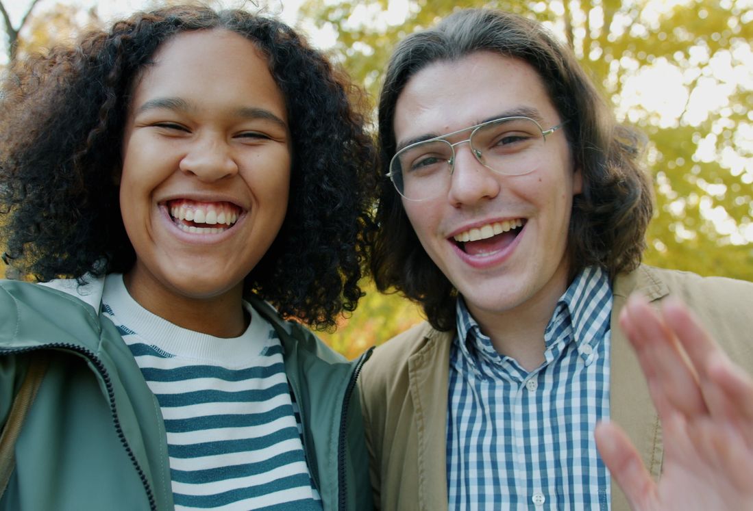 Online dating: starting a conversation on a niche platform