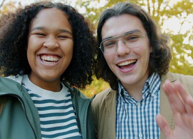 Online dating: starting a conversation on a niche platform