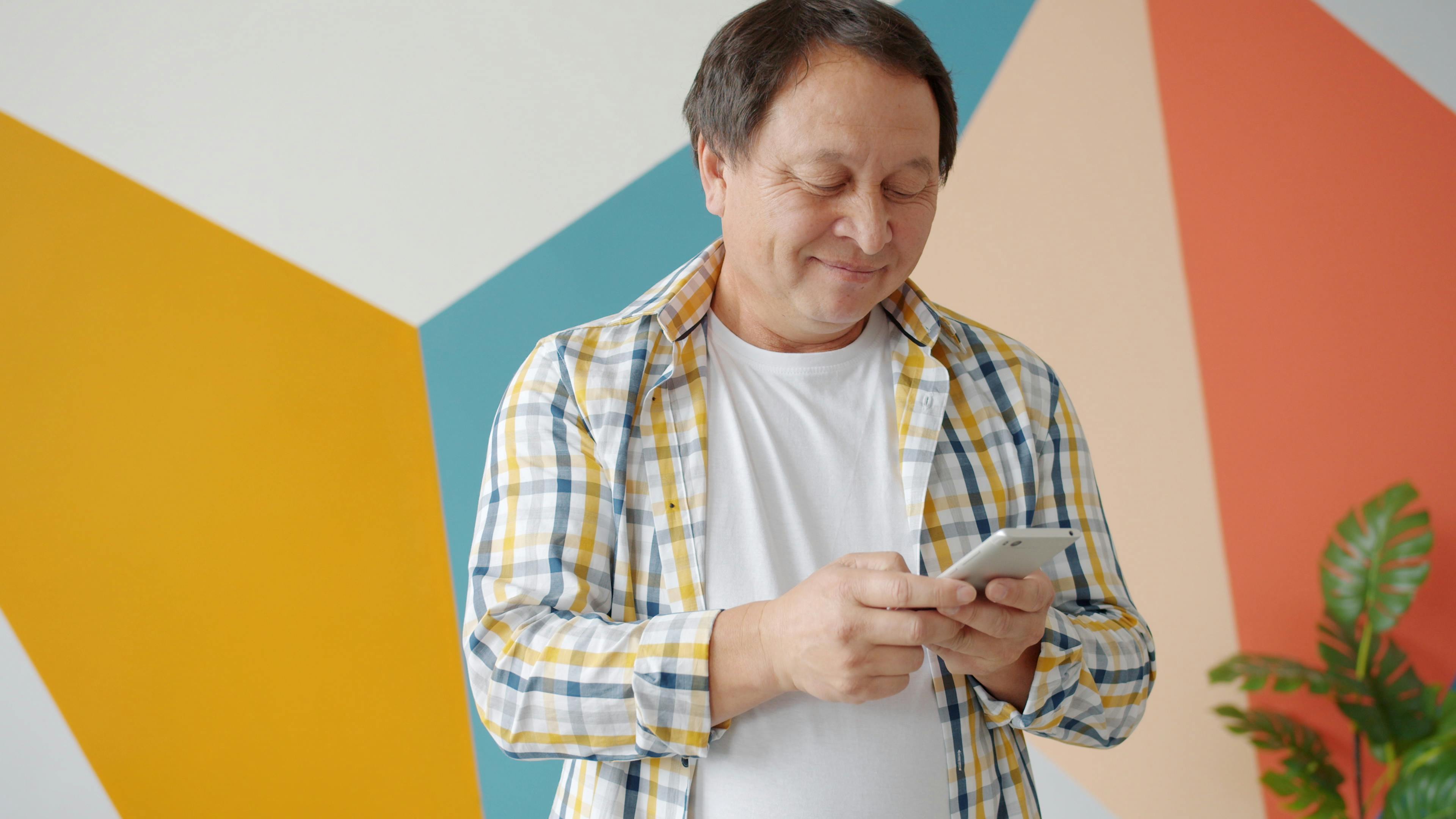 general lifestyle shop phone number — Photo by Vitaly Gariev on Pexels