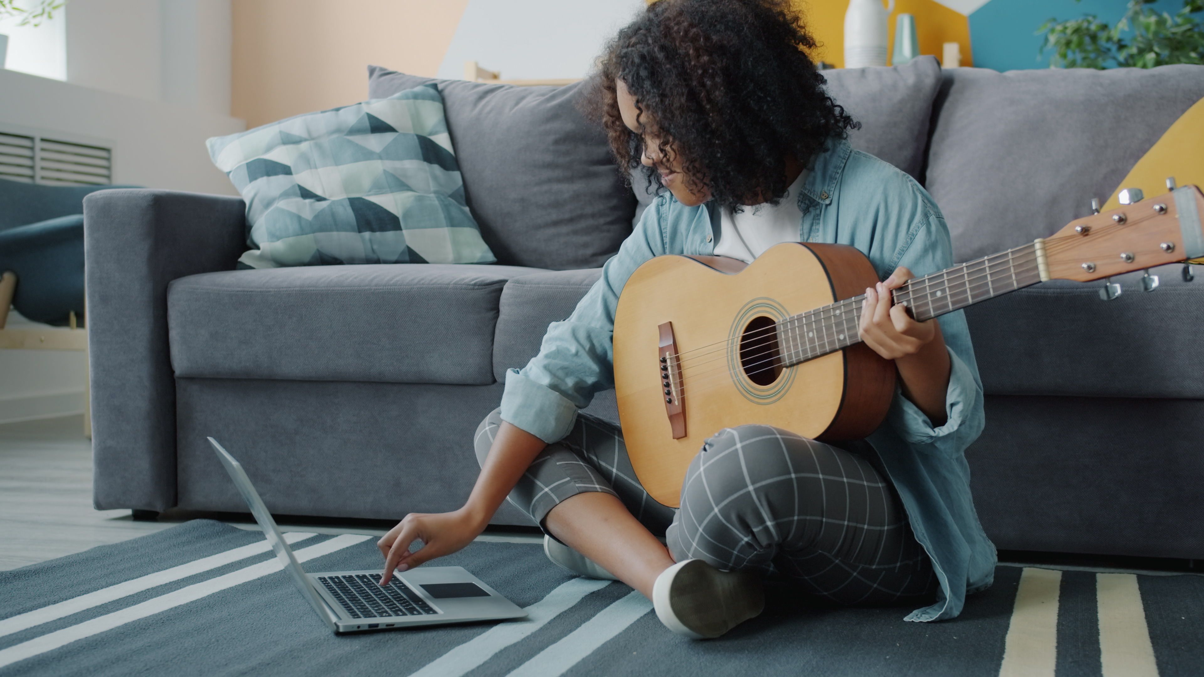 New algorithm-free music discovery platform, Corus, launched — Photo by Vitaly Gariev on Pexels