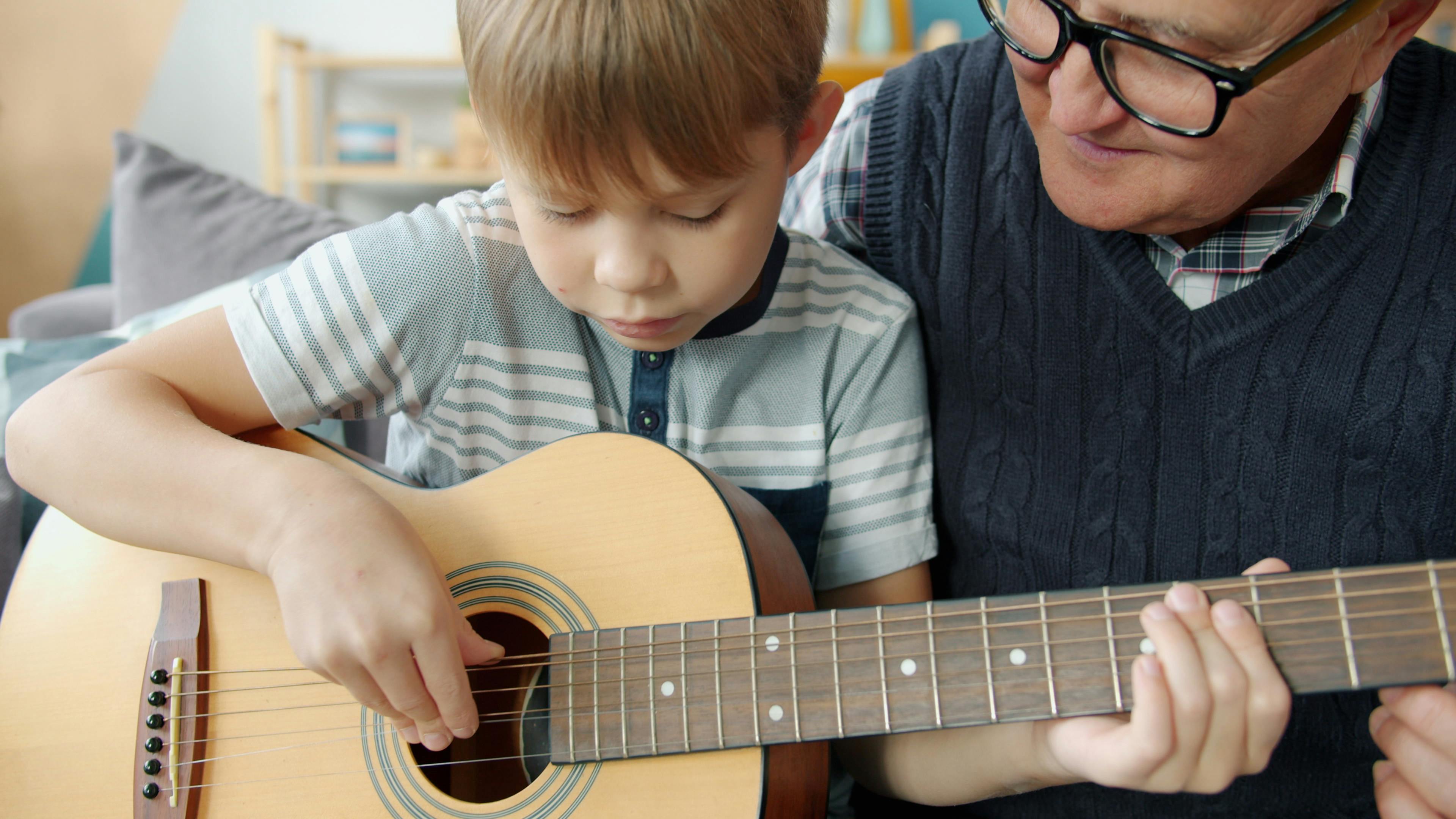 Complete Idiots Guide To Playing The Guitar
