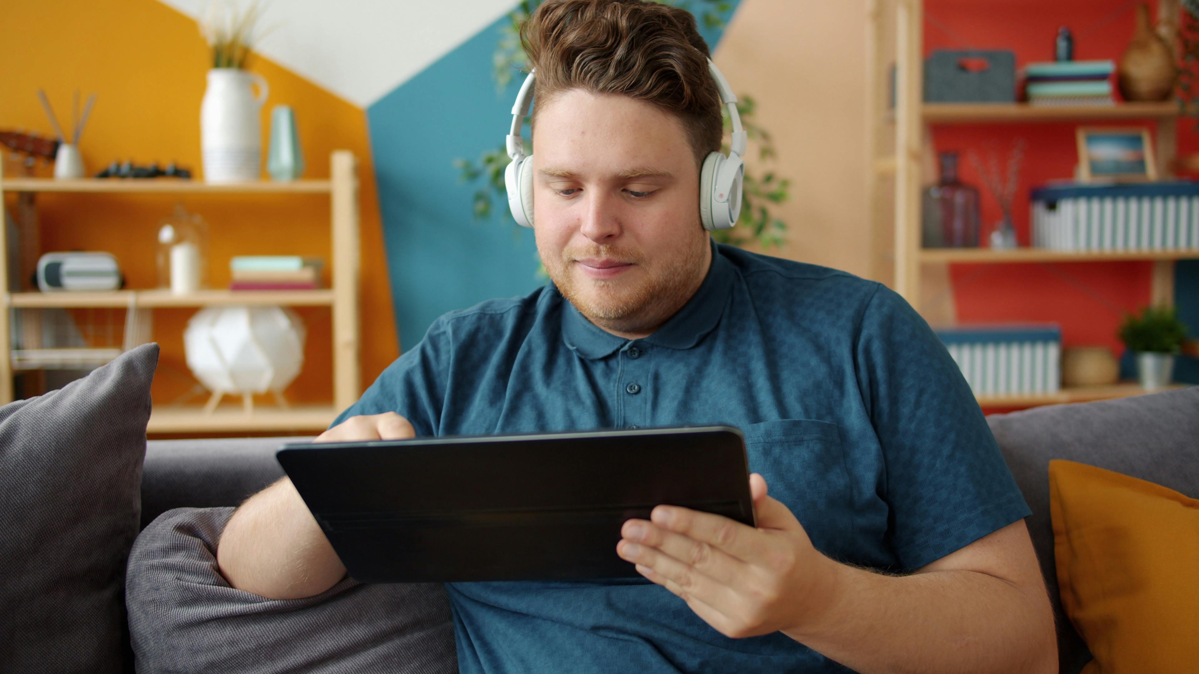 Spotify Tablet Update 2026: New iPad, Android UI Redesign Boosts Music Discovery, Video Experience — Photo by Vitaly Gariev o