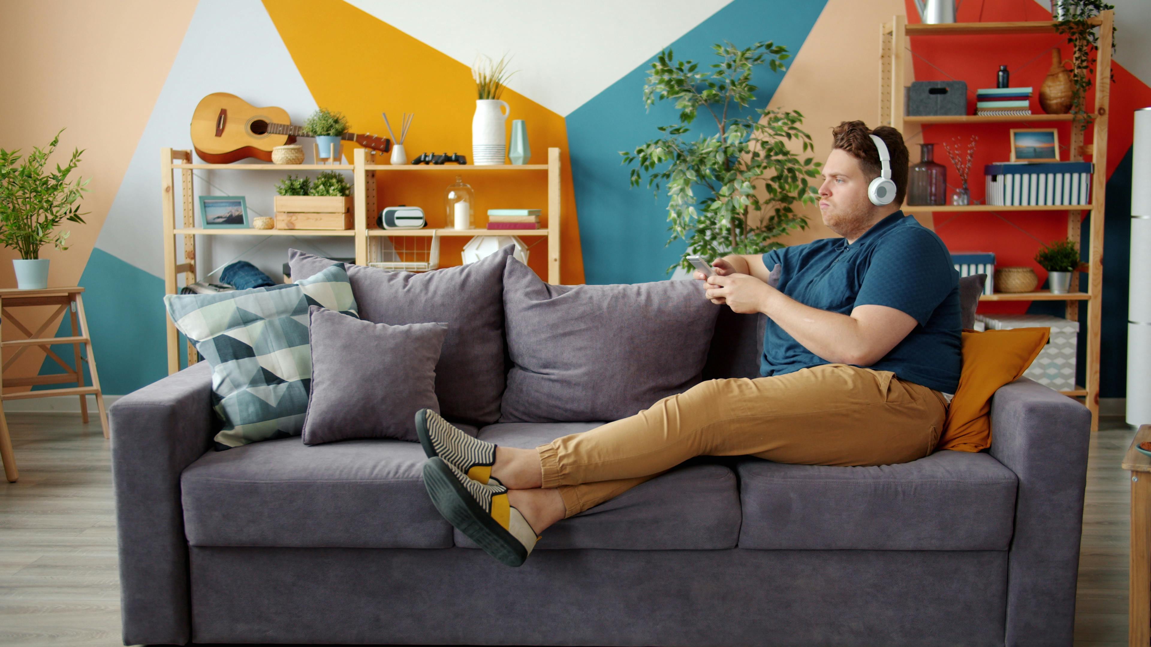 smart home network setup home to smarthome llc — Photo by Vitaly Gariev on Pexels