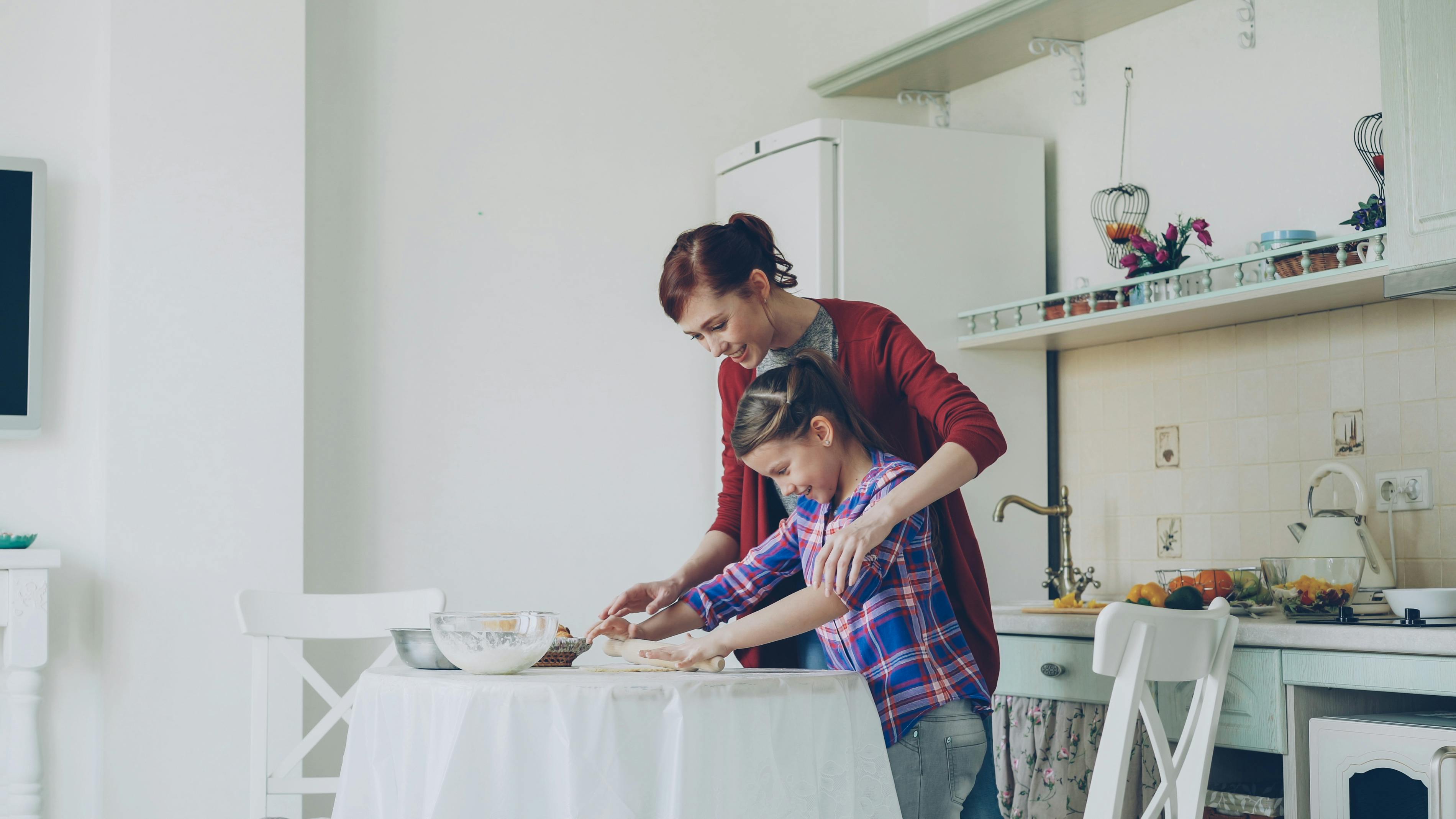 household budgeting, saving money, cost‑cutting tips, Frugality & household money, household financing tips — Photo by Vitaly