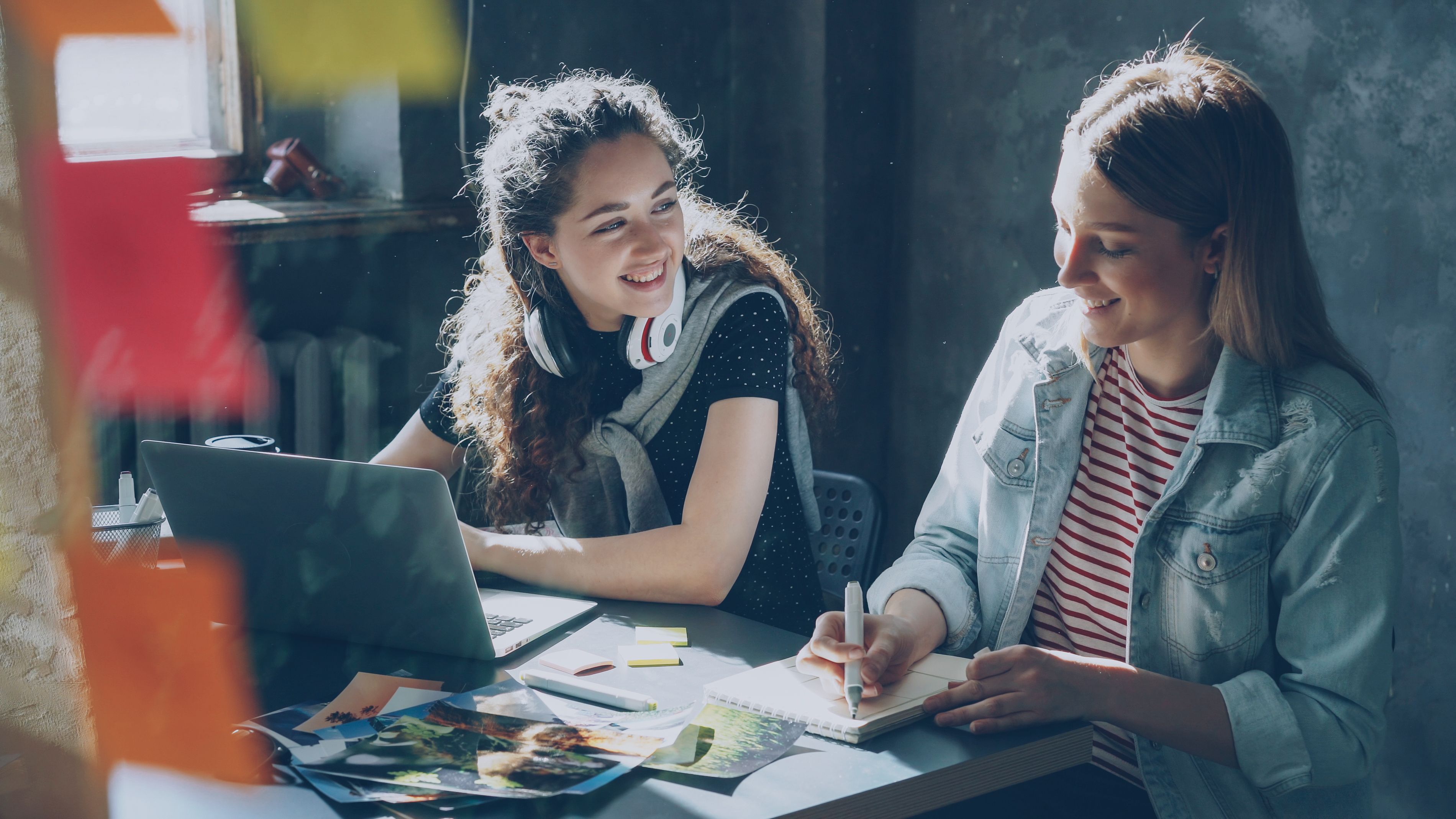 6 Side Hustle Ideas For People Who Love Talking And Storytelling — Photo by Vitaly Gariev on Pexels