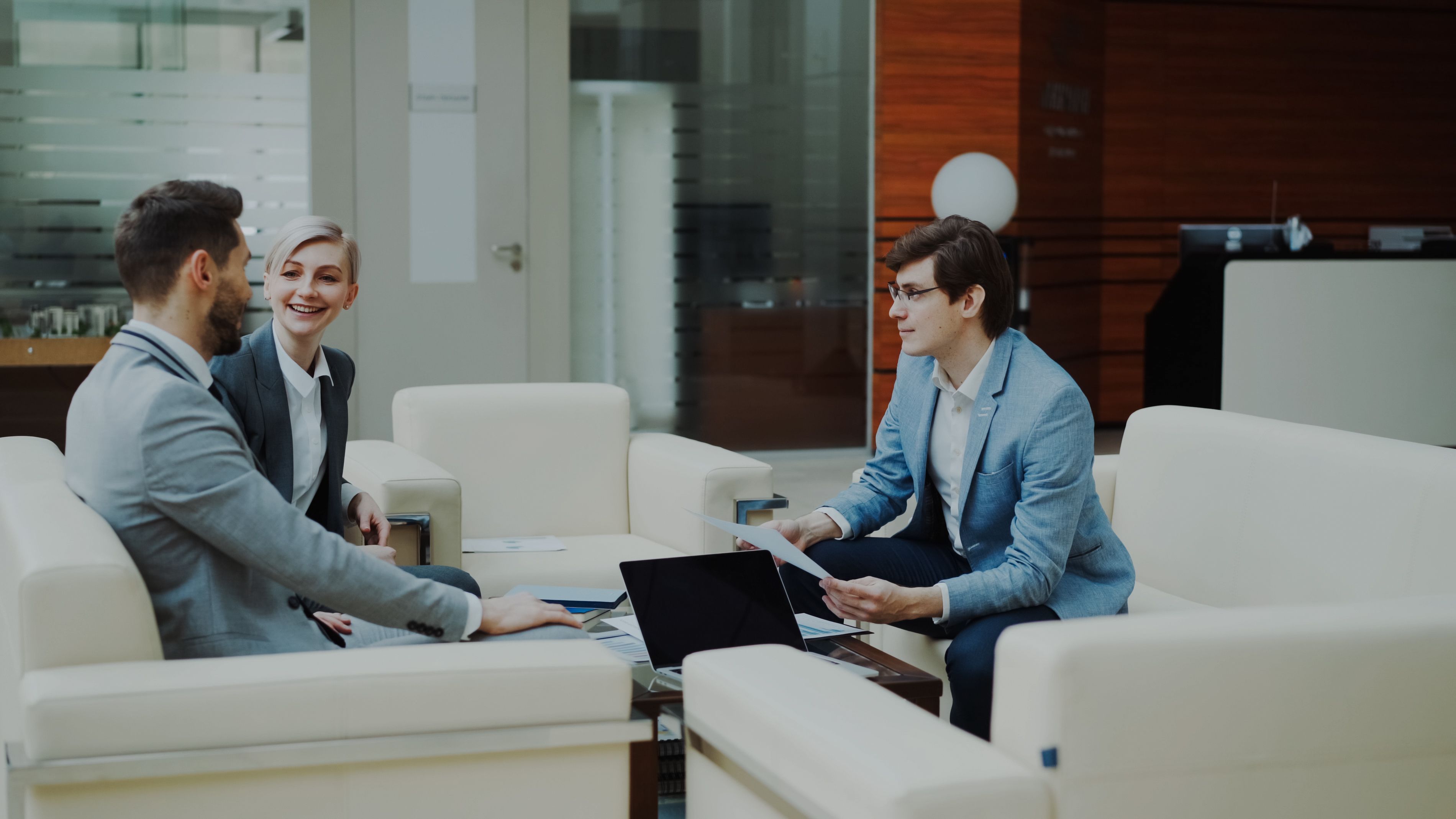 Professional Business Meeting in Modern Office · Free Stock Photo