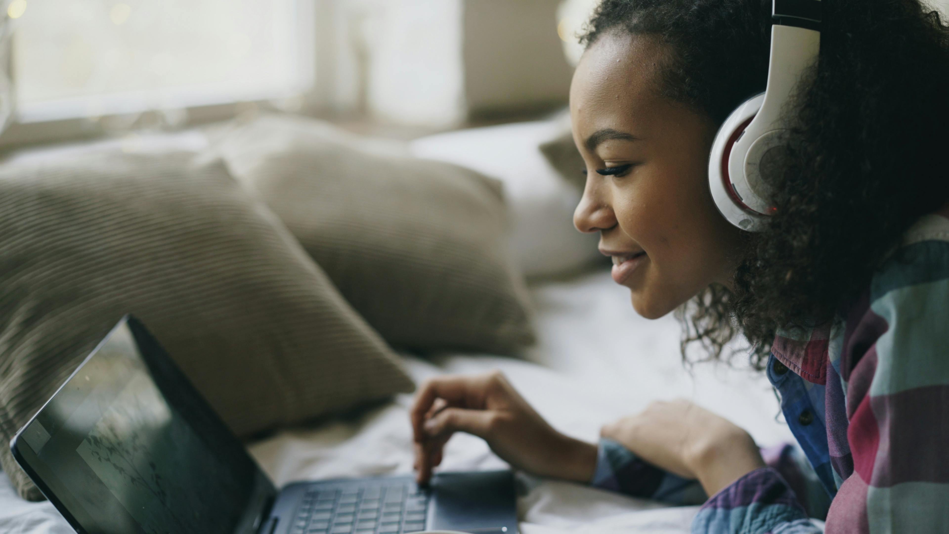 Study Finds Digital Therapy App Improves Student Mental Health | Newswise — Photo by Vitaly Gariev on Pexels