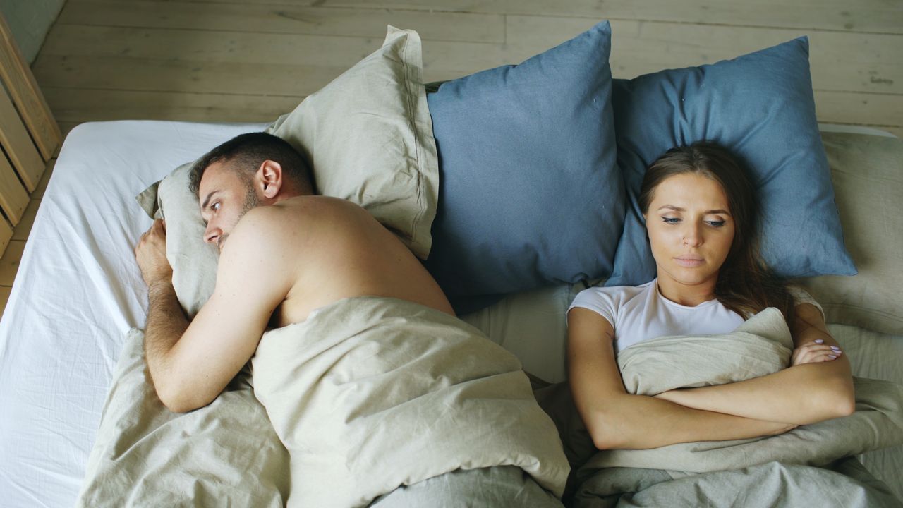 Couple : vous vivez ensemble mais dormez séparément ? Partagez votre expérience