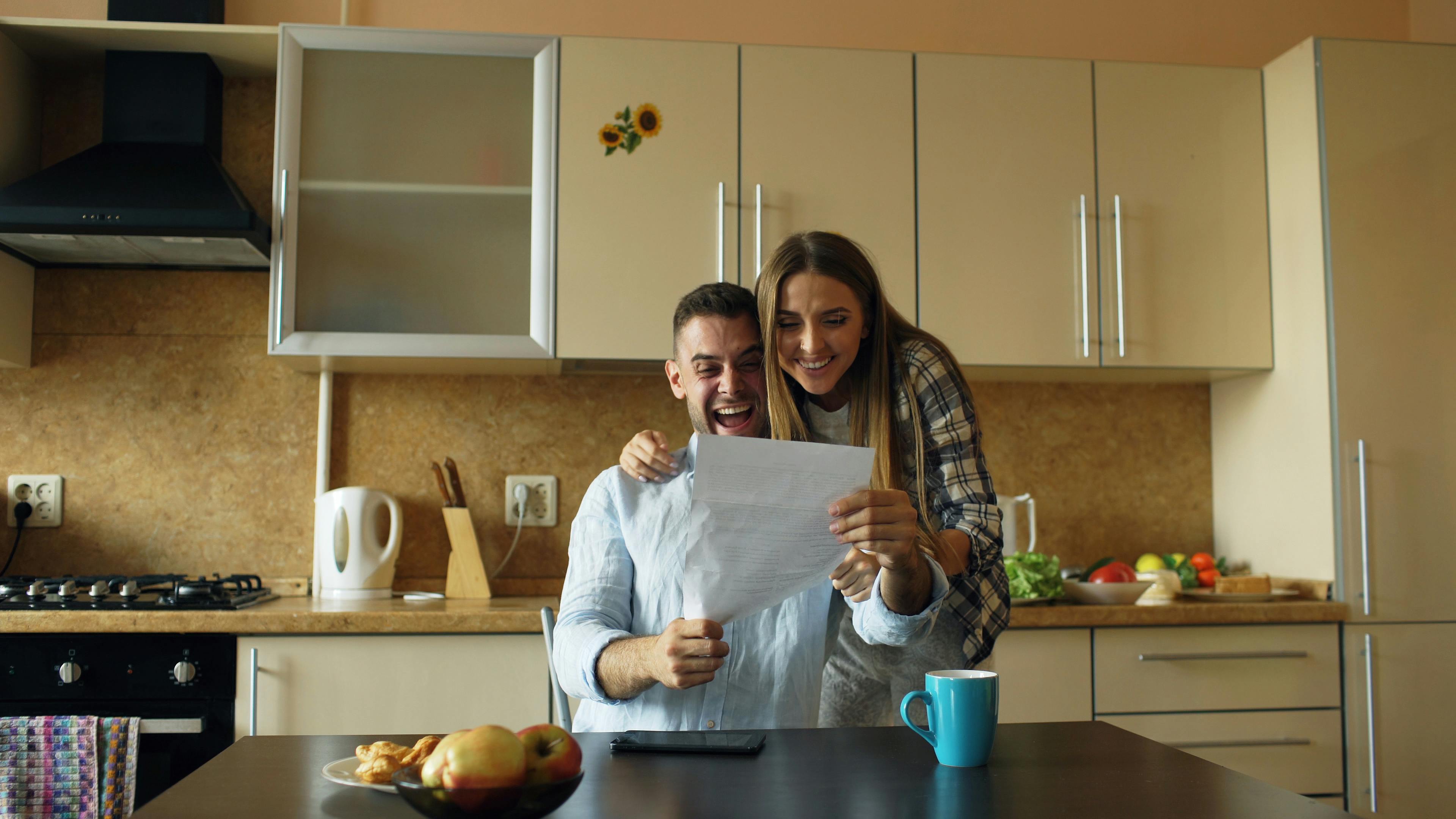 Good News For Buyers: Investors Are Selling Homes to Cut Their Losses — Photo by Vitaly Gariev on Pexels