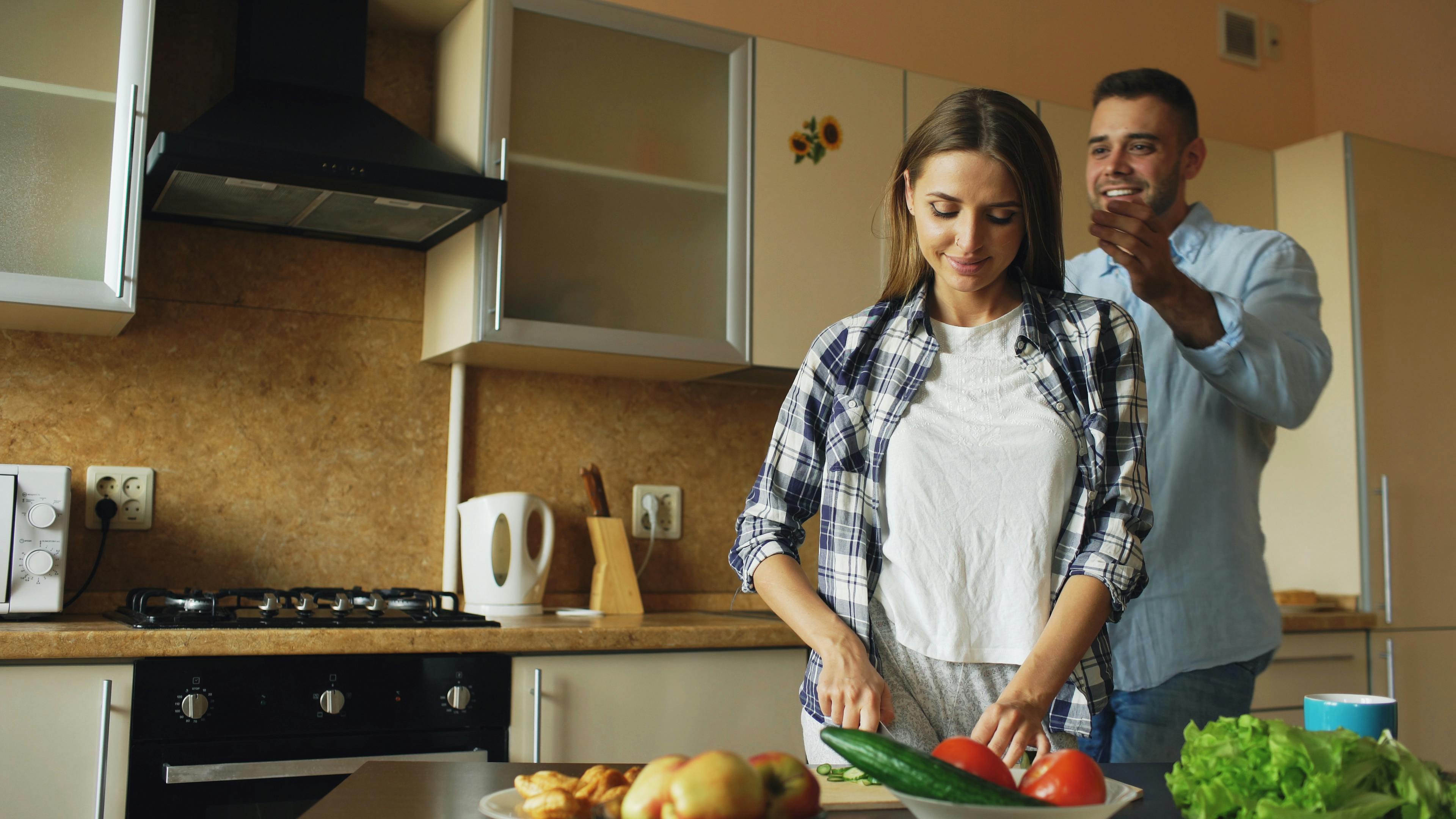 Don’t Stress About Cooking — You Can Leave It to the Pros With Our Favorite Meal Delivery Services — Photo by Vitaly Gariev o