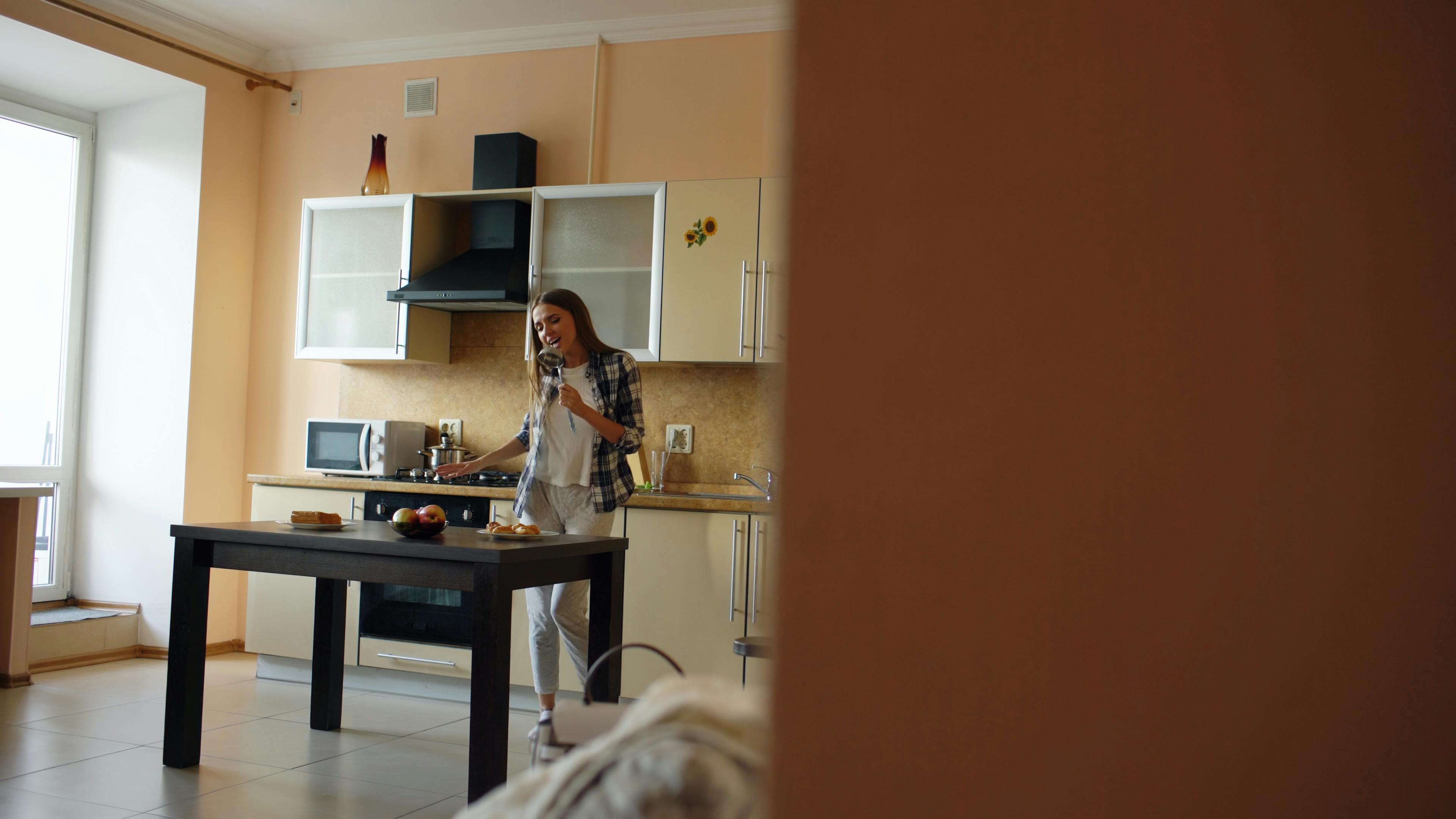 household budgeting cost‑cutting tips — Photo by Vitaly Gariev on Pexels