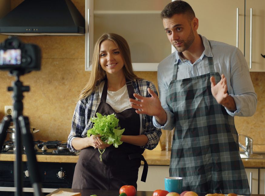 Online dating: starting a conversation on a niche platform