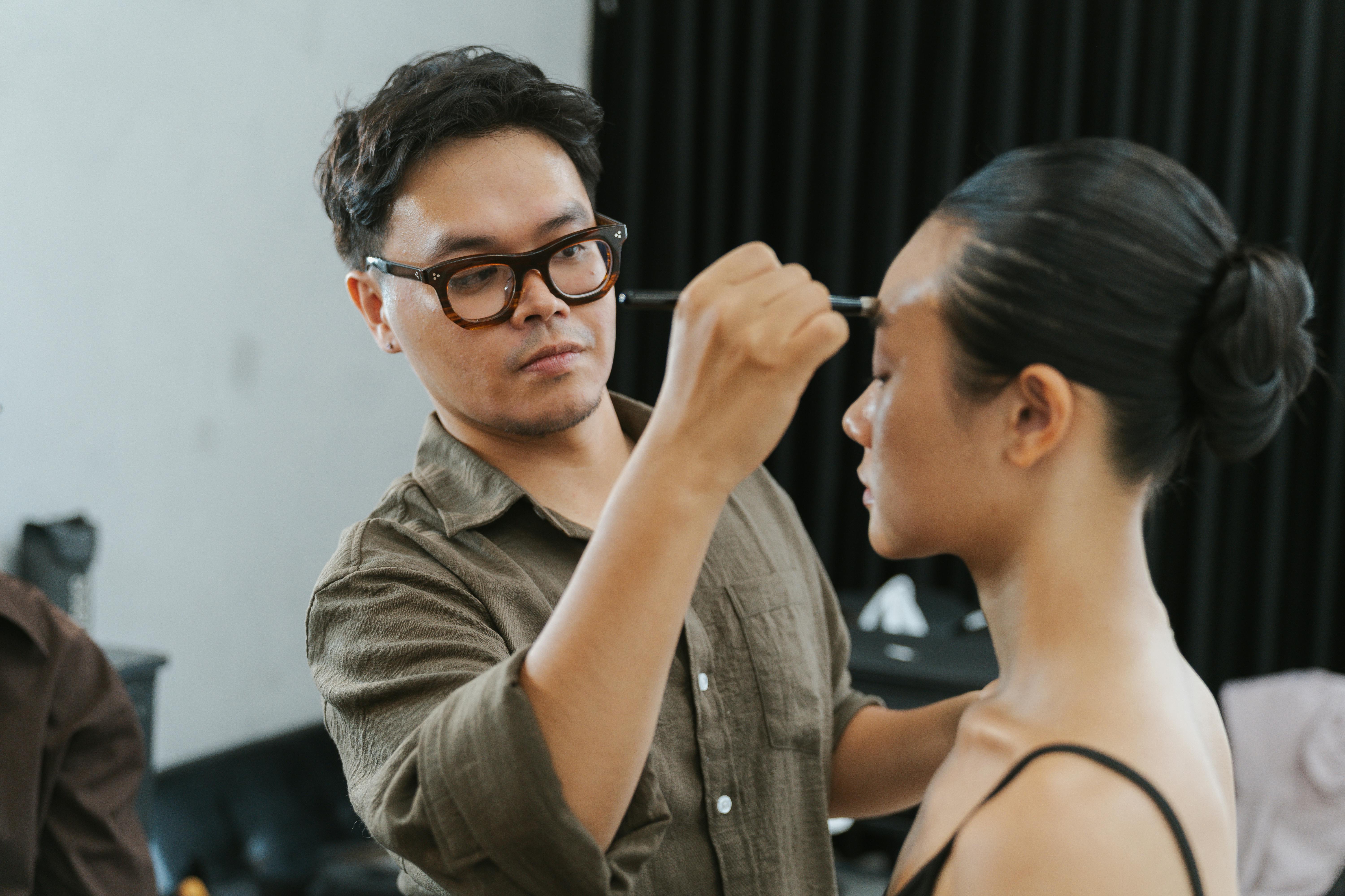 Men's Makeup Market: How Independent Pros Can Build a Lucrative Undetectable Service