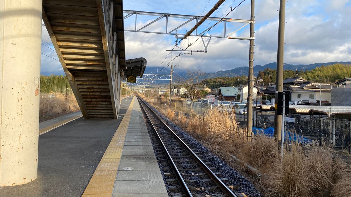 夫・俊平の死因・電車ホームの転落事故