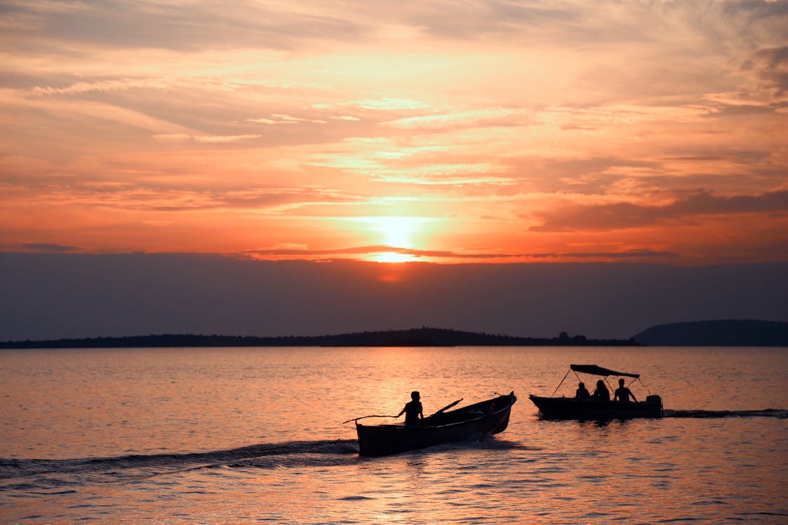 Free Silhouette of People Riding on Boat during Sunset Stock Photo