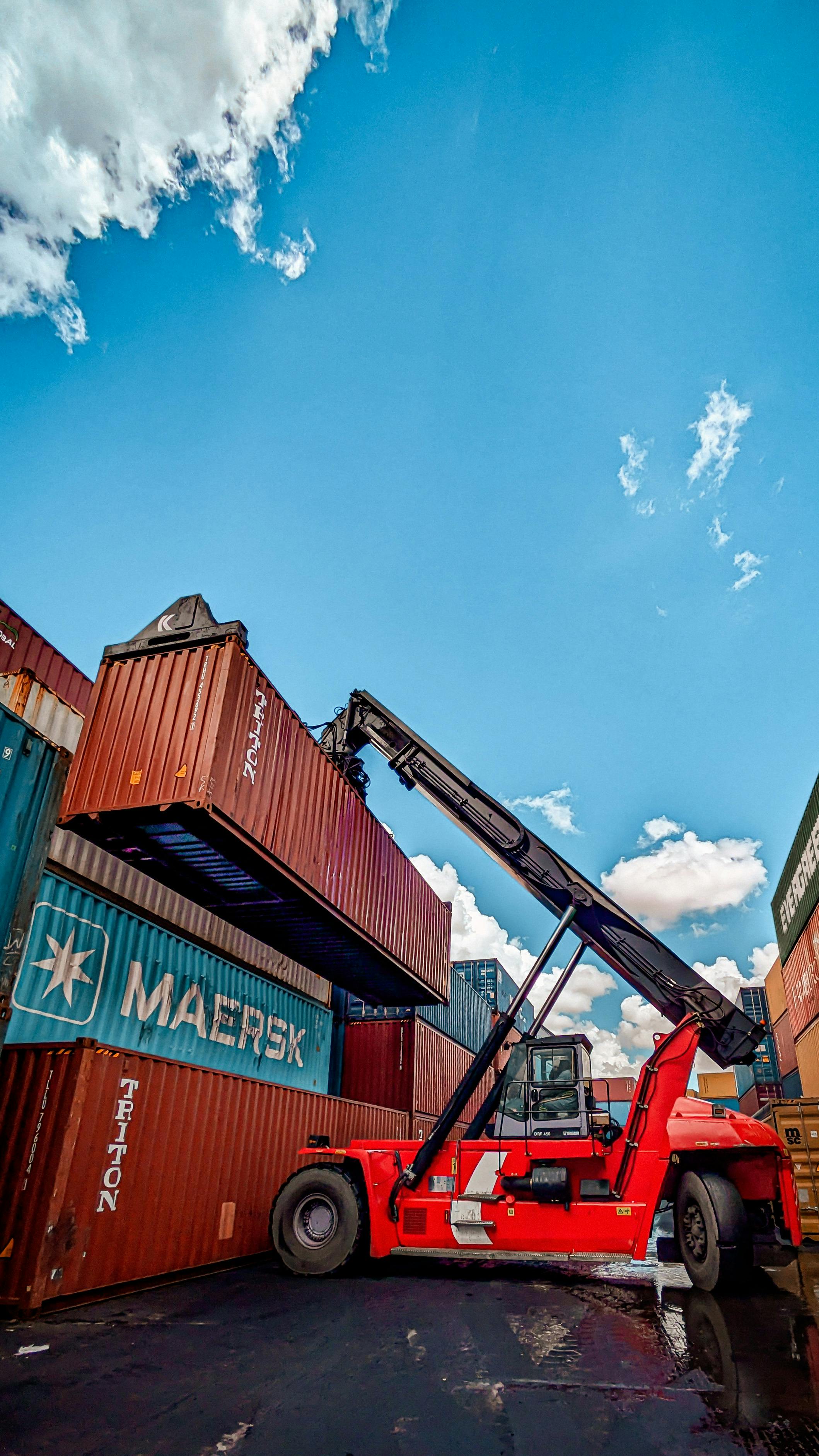 Best Way to Ship Aerial Lifts Internationally in 2026