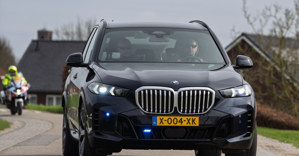 Профессиональные студийные фотографии автомобилей