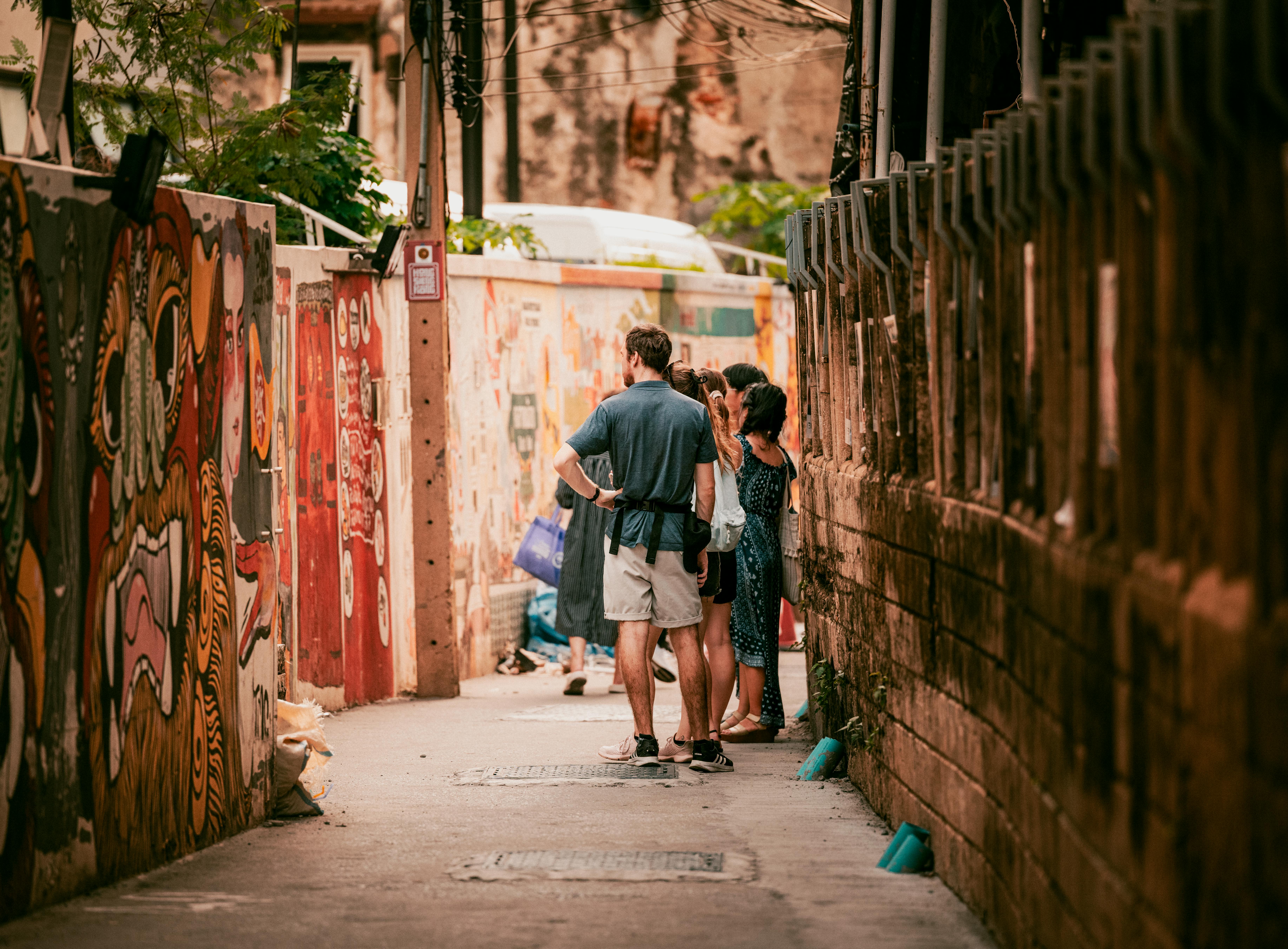 How to Plan a Trip Around Free Walking Tours Without Wasting a Day
