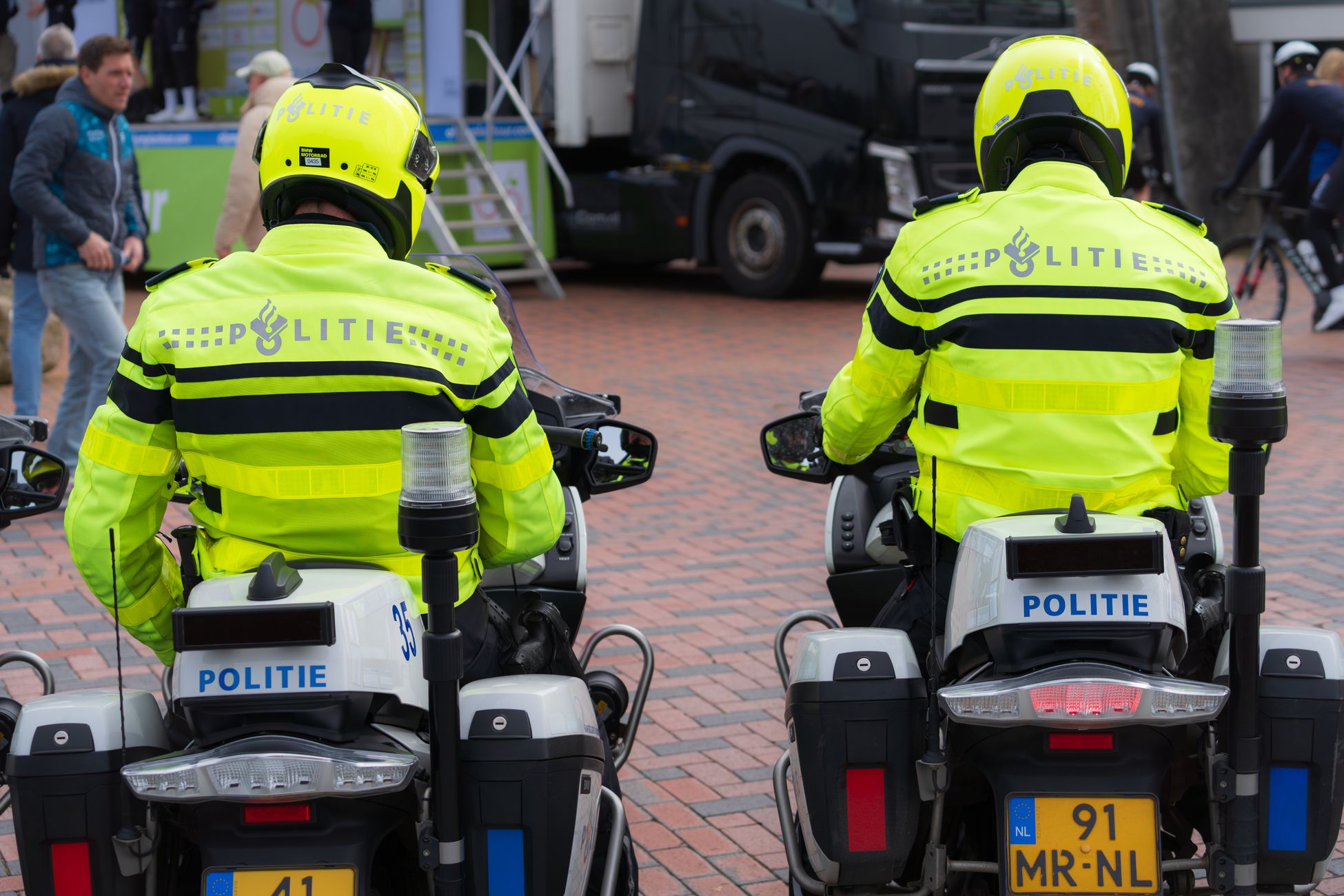 Kabinet neemt helft klimaatadviezen Burgerberaad over, politie zet elektrische auto's in