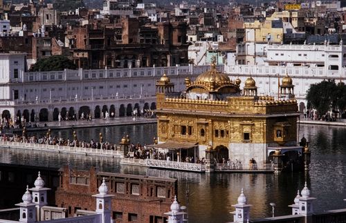 Free A stunning aerial view of the Golden Temple in Amritsar, India, showcasing its golden architecture and serene surroundings. Stock Photo