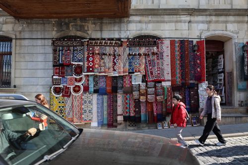 Free Colorful wool rugs displayed outside a street shop, vibrant and traditional. Stock Photo