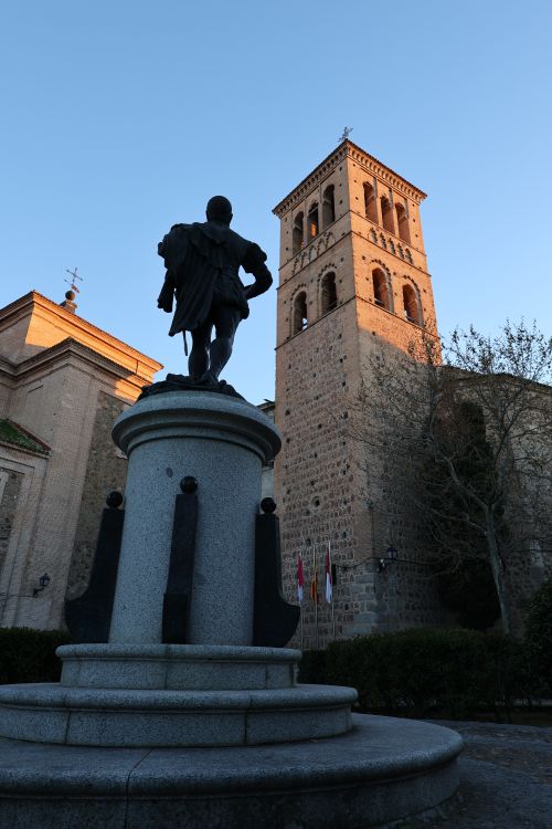 Free Statue silhouette with a historic tower backdrop in Toledo, Spain during daytime. Stock Photo