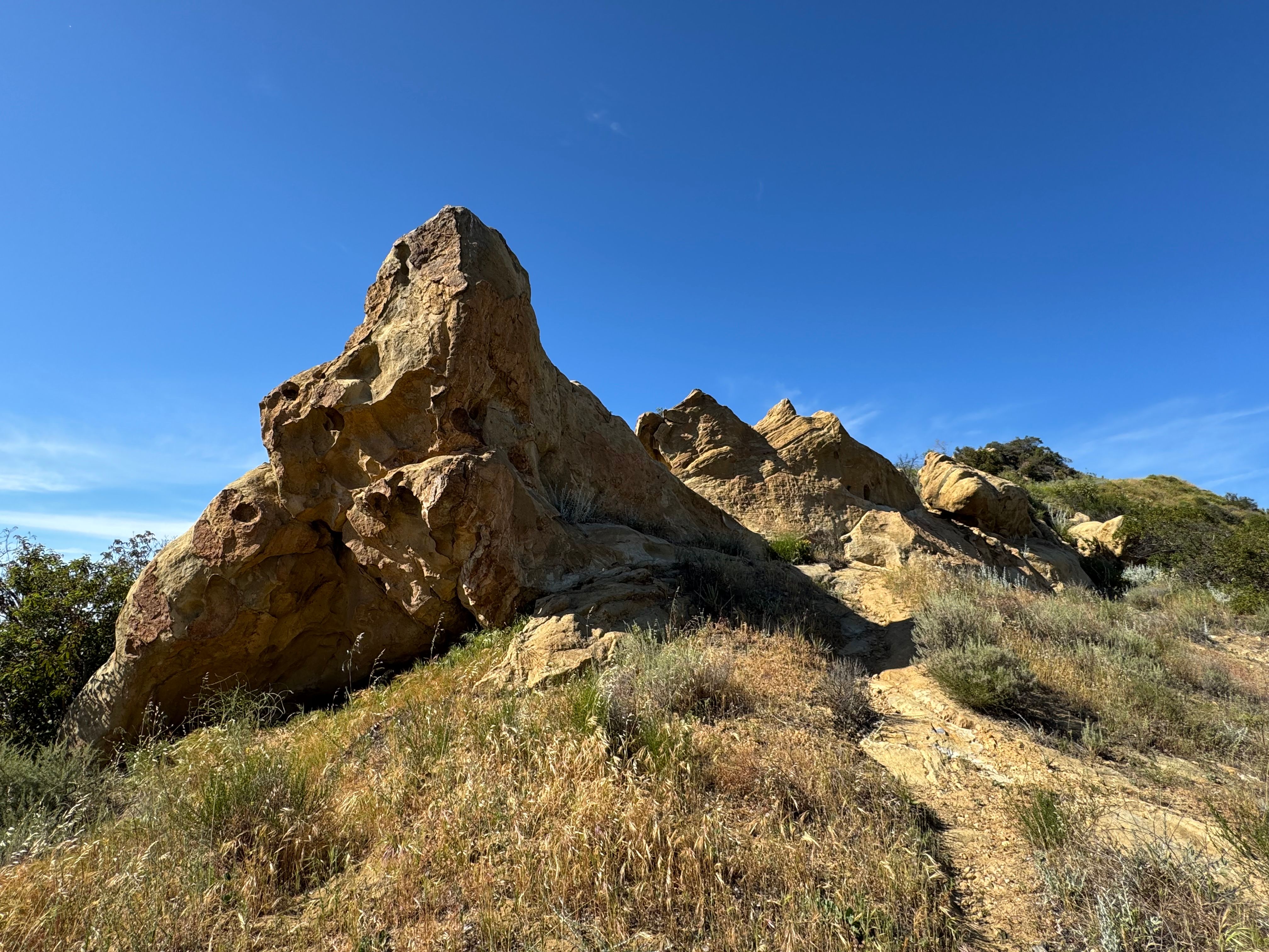 Dramatic Rock Formation in Santa Monica Mountains · Free Stock Photo