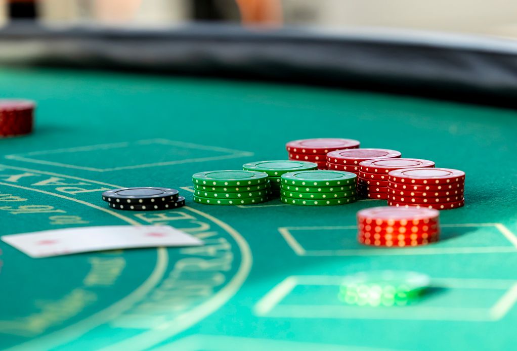 Online Casino: Spielautomaten und Live-Spiele im Überblick