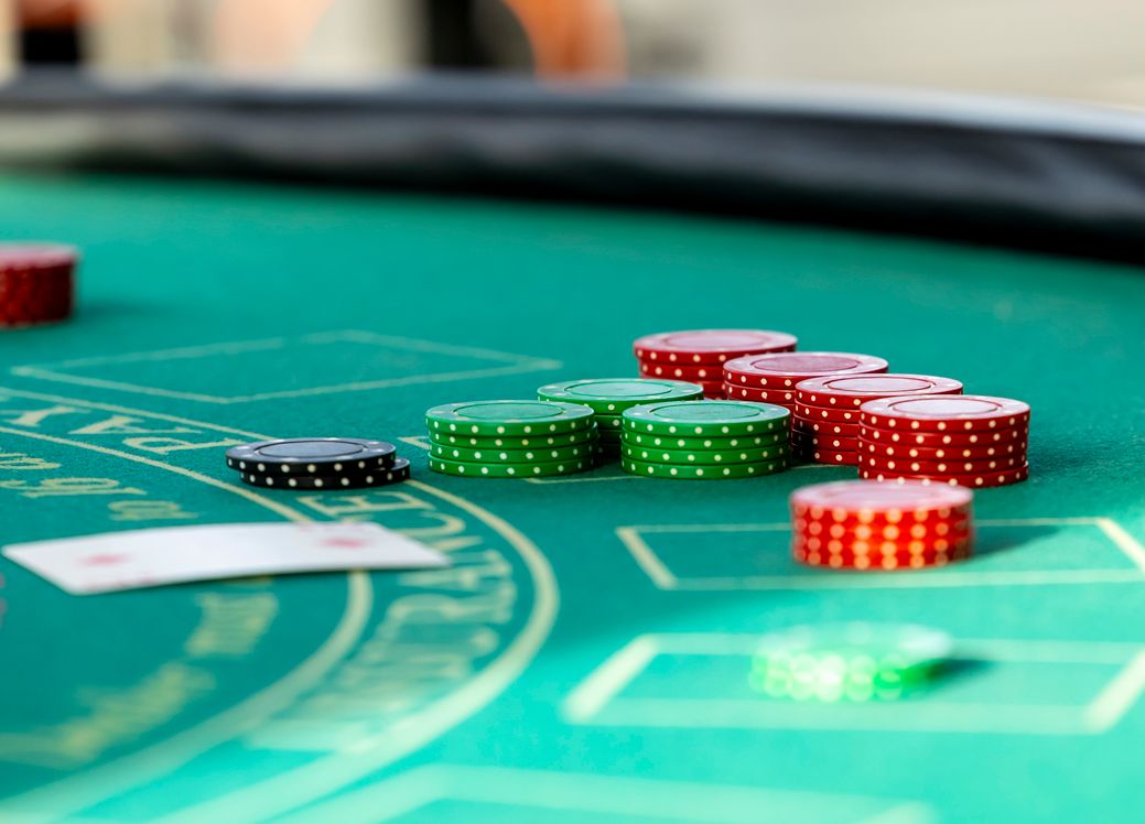 Online Casino: Spielautomaten und Live-Spiele im Überblick