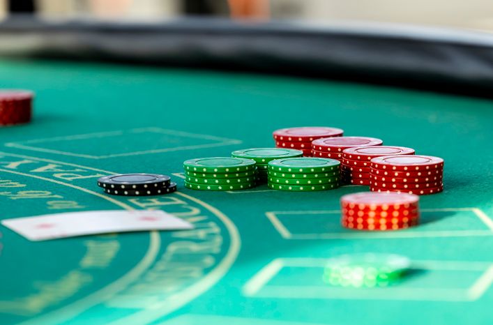 Online Casino: Spielautomaten und Live-Spiele im Überblick