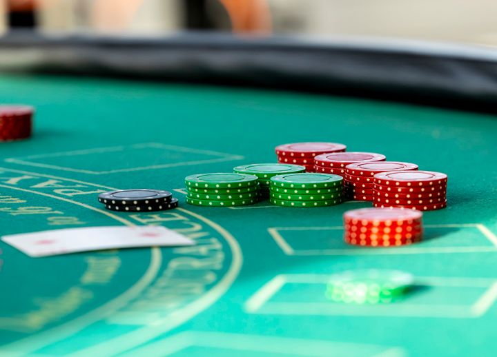 Online Casino: Spielautomaten und Live-Spiele im Überblick