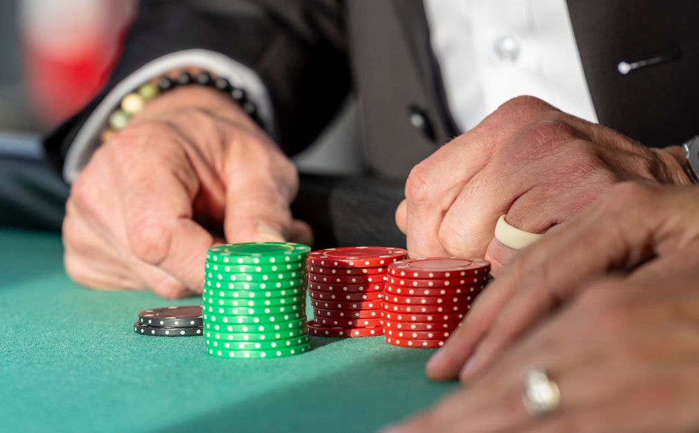 Online Casino: Spielautomaten und Live-Spiele im Überblick
