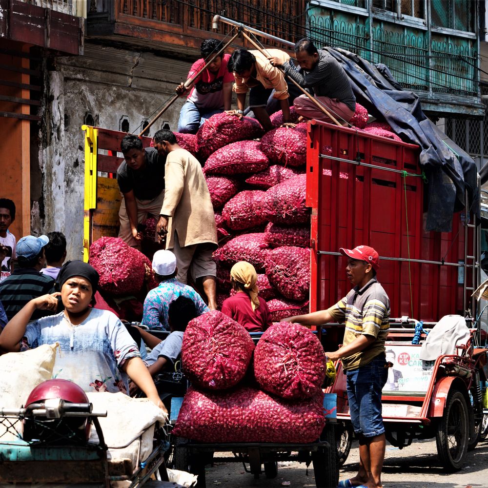 Maulden — man and van team loading a removal van