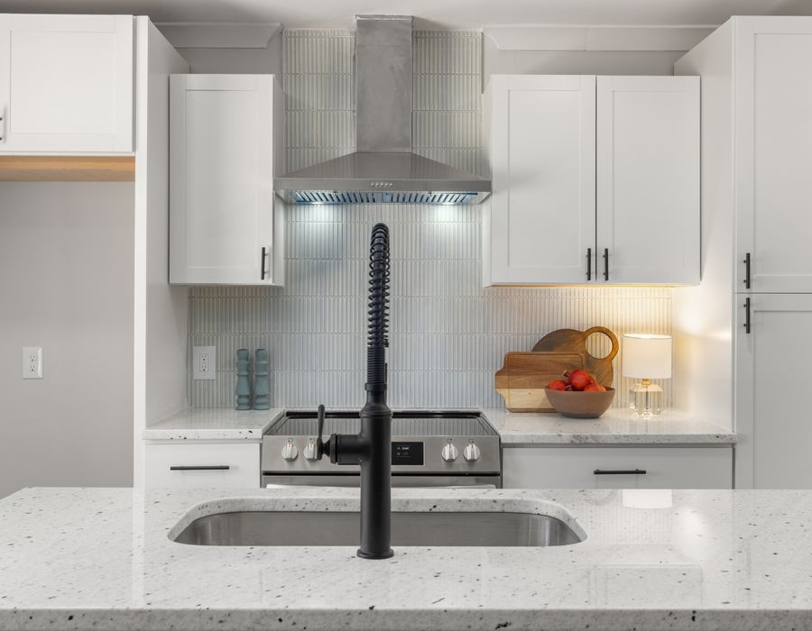 Flat-Panel (Slab) Cabinets in an Orange County kitchen