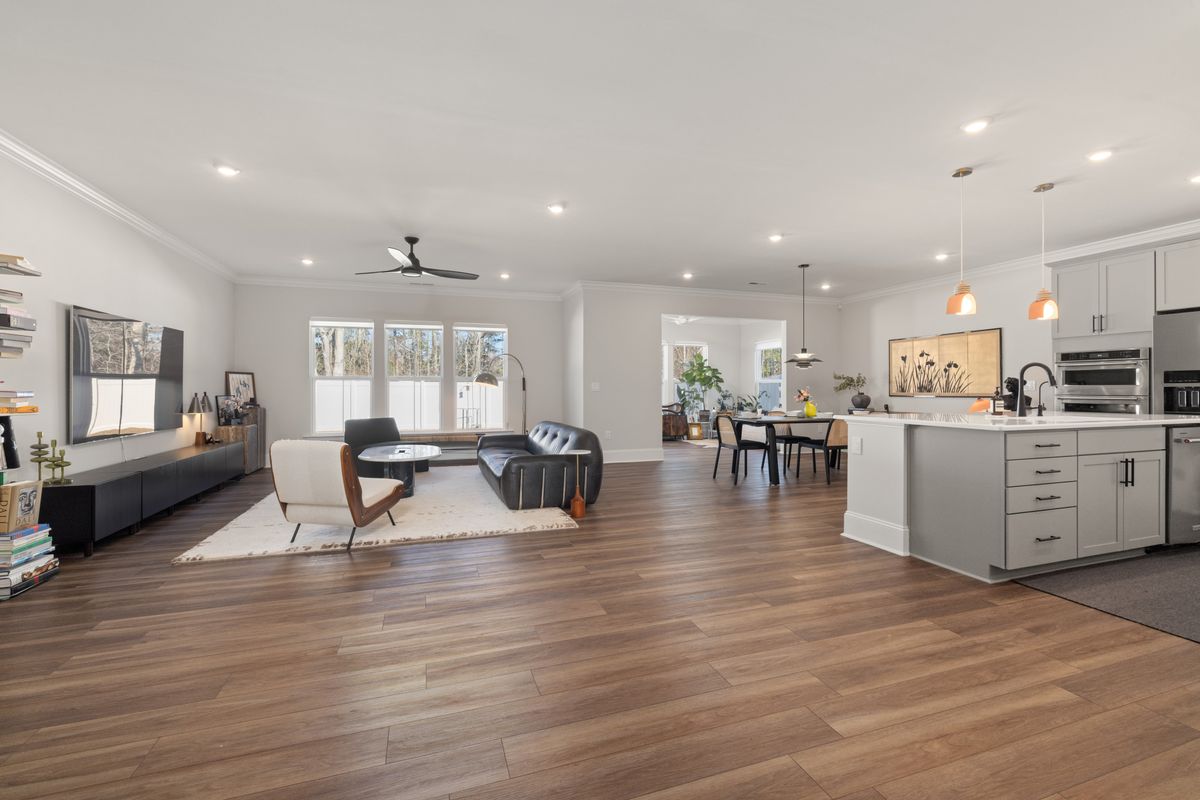 Open-Concept kitchen style in Orange County