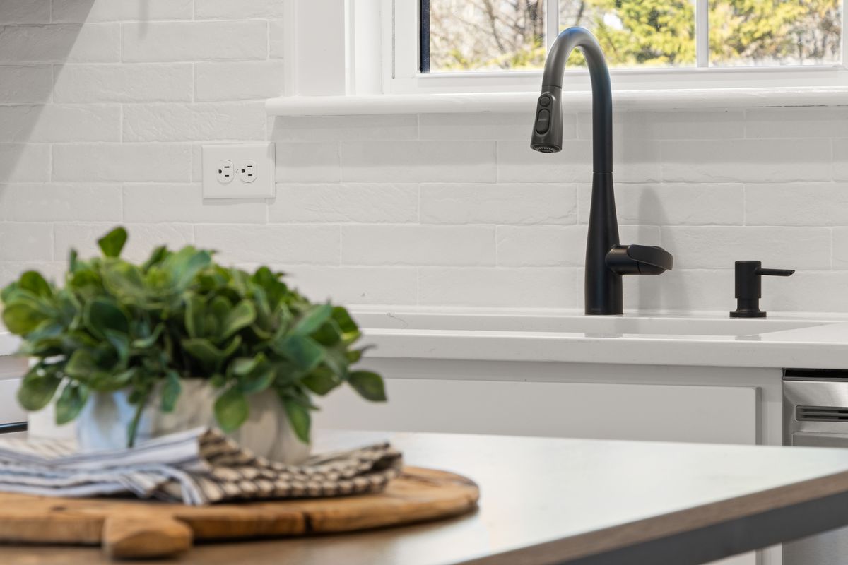 matt black kitchen taps uk — Which Kitchens Suit Black Taps