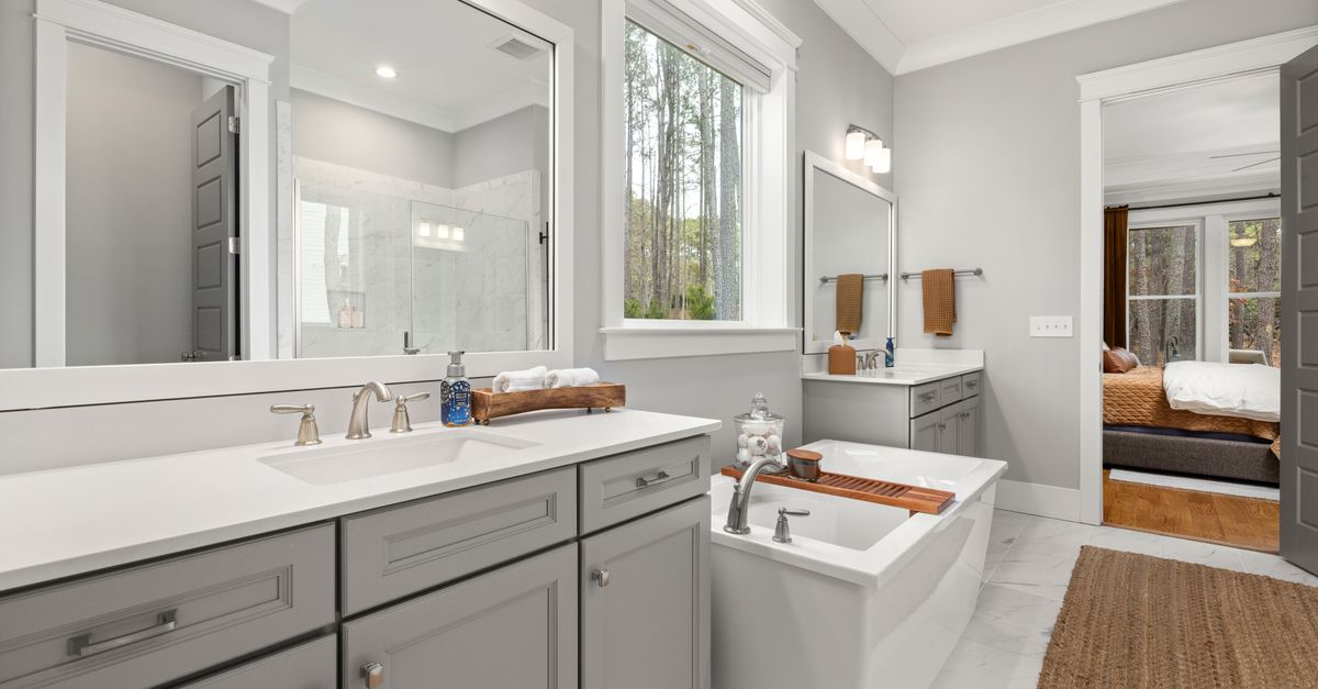 Modern Bathroom with Double Sink and Tub · Free Stock Photo