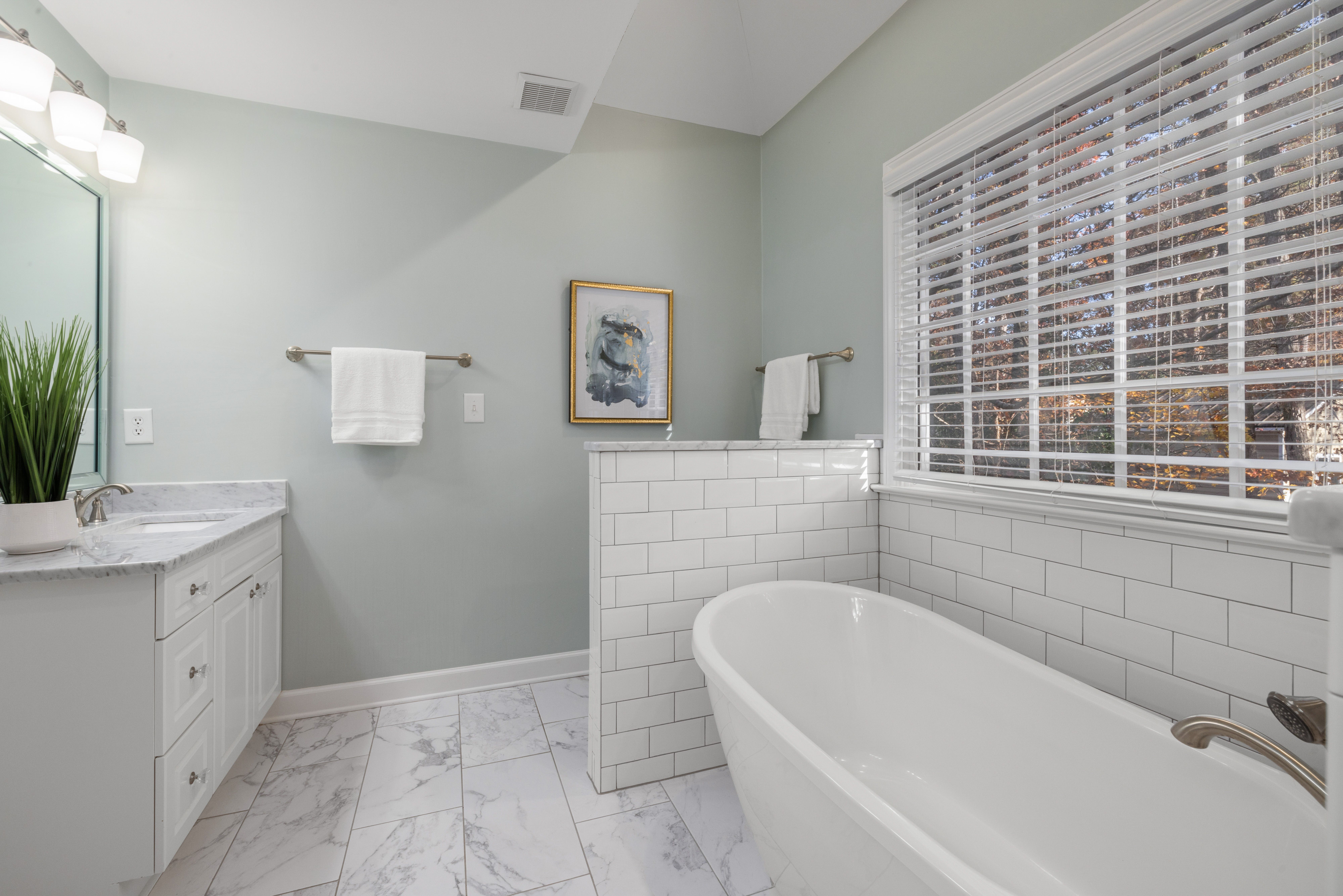 Bright and serene modern bathroom with elegant fixtures and a calming ambience.
