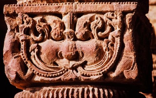 Free Intricate stone carving detail showcasing Indian temple art with historical architecture motifs. Stock Photo