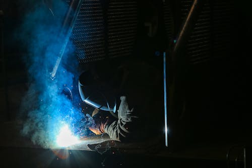 Kostnadsfri bild av arbetare, arbetssätt, blixt