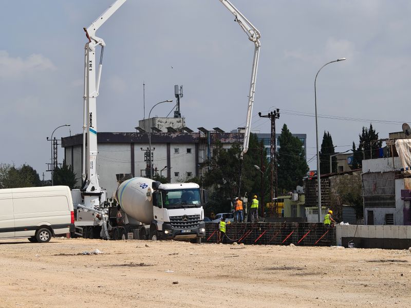 Concrete Equipment Guide: Mixers, Pumps, Vibrators, and Finishers