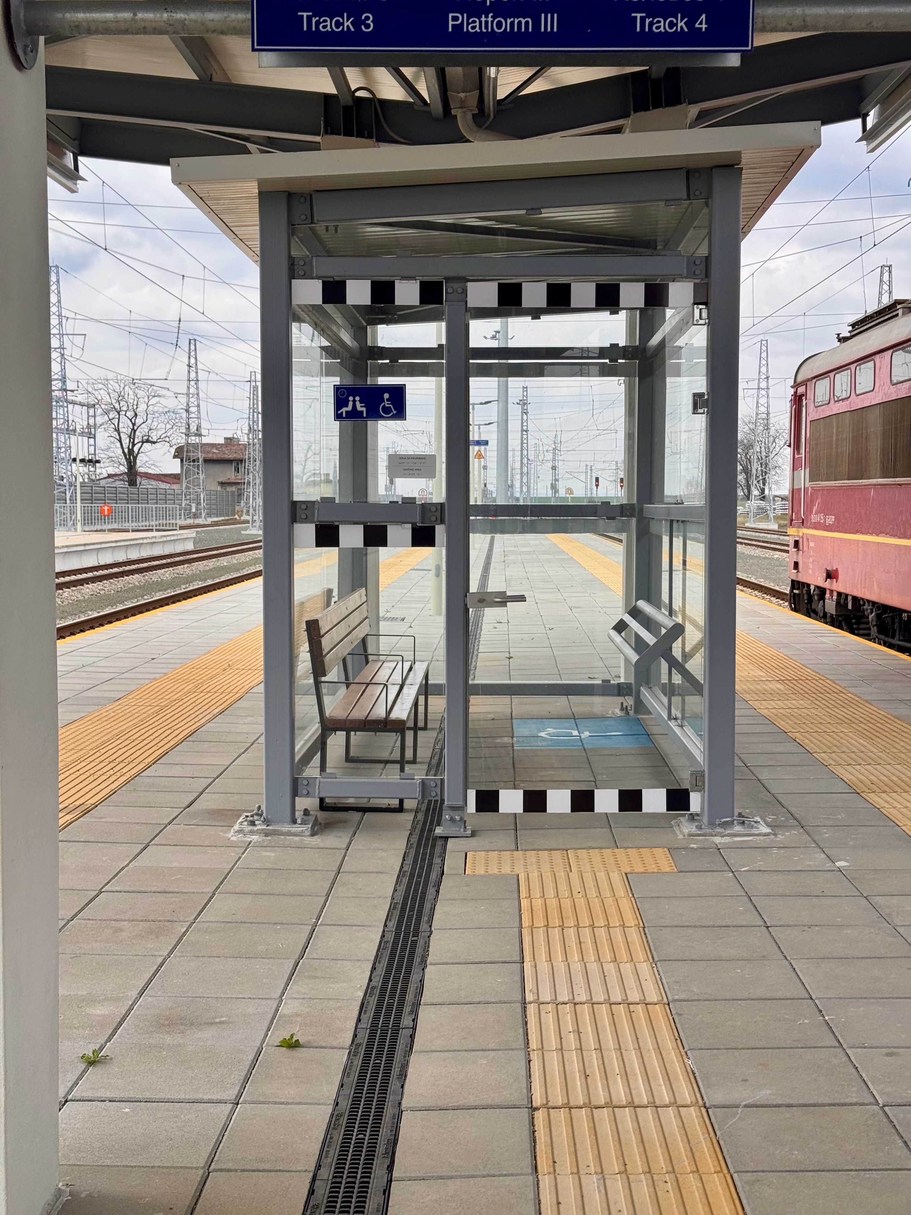 Accessible signal bench installed at a transit shelter