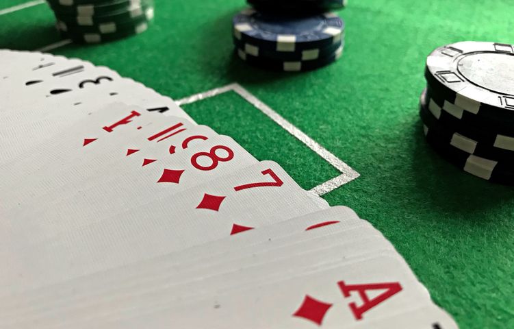 Online Casino: Spielautomaten und Live-Spiele im Überblick
